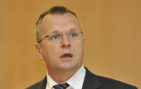 Nadzorniki Pozavarovalnice Sava razrešili predsednika uprave Ivanušiča