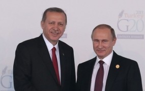 Erdogan pred vrhom G20 ločeno z Merklovo in Putinom