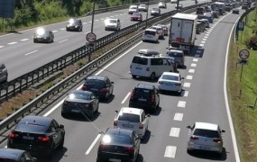 Nesreča na avtocesti pri Brezovici, zastoj čez ljubljansko obvoznico 