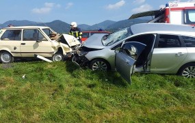FOTO: Huda prometna nesreča pri Slovenj Gradcu: poškodovanih pet oseb