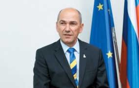 Janez Janša: Zapravili goro evrov za sramotno kandidaturo Türka, vojska pa dobiva pakete italijanske Karitas