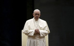 Papež z hinavci ozmerjal kristjane, ki ne sprejemajo beguncev