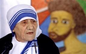 Postojnski svetniki nočejo kipa matere Tereze