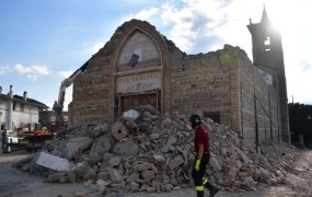 V strahu pred potresom so Italijani noč preživeli na ulicah