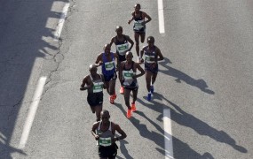 Kenijski tekači v solzah: ljubljanski policisti so jih "zapeljali" s proge in jih stali zmage