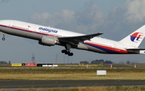 Poročilo: Malezijsko letalo padalo nenadzorovano