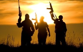 Džihad na Filipinih: našli ustreljeno in golo truplo nemške talke