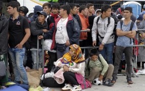 150 migrantov krenilo iz Beograda proti hrvaški meji
