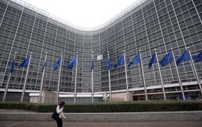 Bruselj: Slovenski proračun morda v neskladju z evropskimi pravili