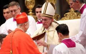 Papež svari pred "virusom polarizacije"