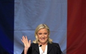 Hollande praktično že odpisan, kdo se bo pomeril z Le Penovo?