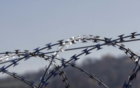Hrvaška trdi, da Slovenija žičnato ograjo gradi na hrvaškem ozemlju