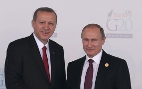 Erdogan in Putin po telefonu o Siriji