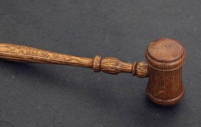 Klinc obsojen za smrt mame: Zmerjala me je zaradi homoseksualnosti
