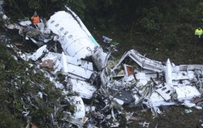Groza! Kolumbijskemu letalu je zmanjkalo goriva