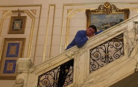 Otožni Borut Pahor navdihuje posnemovalce