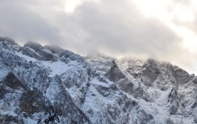 Zimska Škrlatica skoraj usodna za planinca iz tujine