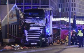 Policija prijela napačnega osumljenca, berlinski napadalec še na begu