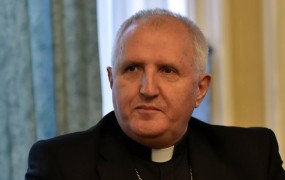 Nadškof Zore: Ni Cerkev kriva, da denacionalizacija traja 25 let