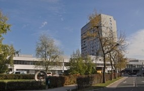 V UKC Maribor prekinjajo obsevanje rakavih bolnikov