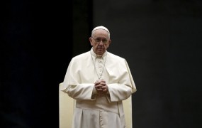 Papež Frančišek svari: Populizem je pripeljal do izvolitve Hitlerja