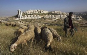 Netanjahu na Zahodnem bregu gradi 2500 domov za naseljence
