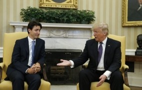 Trudeau se je pripravil na rokovanje s Trumpom: Ne daj mu roke!