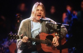 Ob 50. obletnici rojstva Kurta Cobaina na dražbi njegova kitara