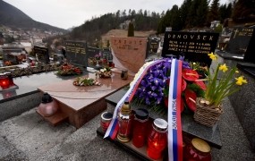 To je grob Janeza Drnovška - danes je obletnica njegove smrti