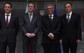 DZ potrdil nove ustavne sodnike: Accetta, Jakliča, Kneza in Pavčnika