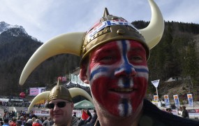 Norvežanom ekipna tekma v Planici, Slovenci brez stopničk
