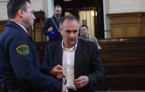 Zloglasni Casiraghi trdi, da so se ga v zaporu lotili s kemičnim orožjem, državo toži za 260.000 evrov