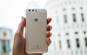 Huawei brez milosti do zaposlenih, ki uporabljajo konkurenčni iPhone
