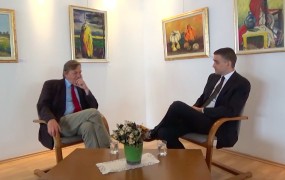 Novinar Mladine nadleguje oglaševalce oddaje Borisa Cipota zaradi intervjuja z Brščičem