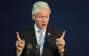 Bill Clinton s pisateljem Jamesom Pattersonom piše politični triler