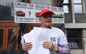 Vili Kovačič je v DZ vložil 4500 podpisov proti zakonu o drugem tiru