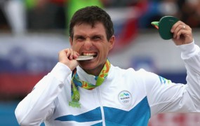 Sta Petru Kauzerju in Vasiliju Žbogarju razpadli olimpijski medalji?