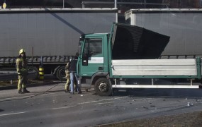 Trčenje tovornjakov pri Blagovici zaprlo štajersko avtocesto