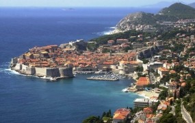 CNN svetuje: V letu 2018 se izognite s turisti nagnetenemu Dubrovniku