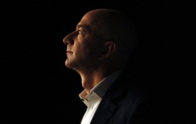 Jeff Bezos je najbogatejši Zemljan, težak kar 120 milijard dolarjev