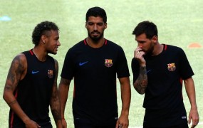 Soigralci pri Barceloni prepričujejo Neymarja, naj jim ne zbeži v PSG