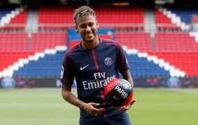 Francija nestrpno čaka na Neymarjev nedeljski debi v dresu PSG