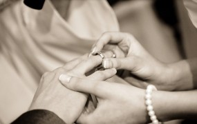 Novo! Sklenitev zakonske zveze odslej mogoča tudi brez prič