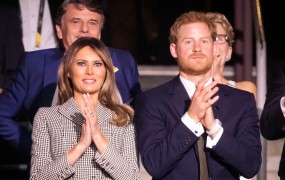 Melania prvič brez Donalda v tujini: princa Harryja je povabila v Belo hišo