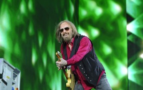 Nov šok za glasbeni svet: v 66 letu starosti je umrl Tom Petty