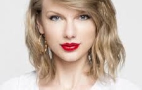 Levičarji na pomirjevalih: Taylor Swift pravi, da je bilo leto 2017 odlično