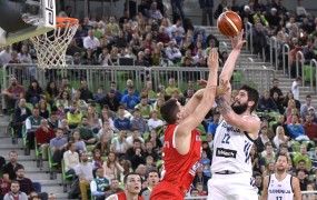 Slovenski košarkarji z zmago začeli pot proti Kitajski 2019