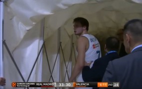Luka, kaj delaš?! Dončić skoraj zlomil nos nasprotniku, bil izključen in se znesel nad tunelom (VIDEO)