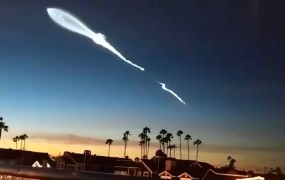 Nezemljani nad Los Angelesom? Ne, samo raketa podjetja SpaceX
