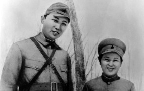 Kimova babica je bila "odlična strelka", ki je vzgojila "vzhajajoče sonce" Kim Jong-ila